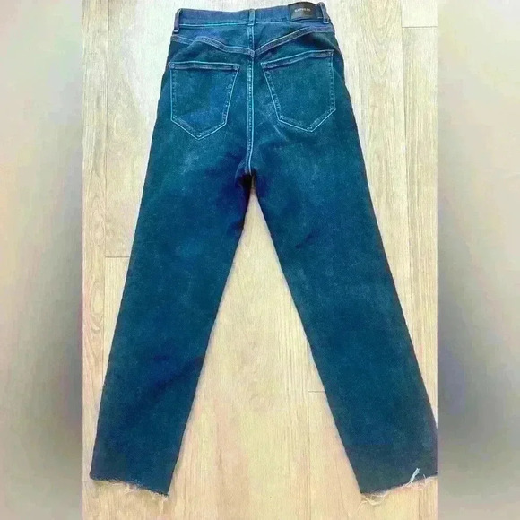 Express straight super high rise jeans with butterfly buttons size 2 regular - Picture 4 of 4